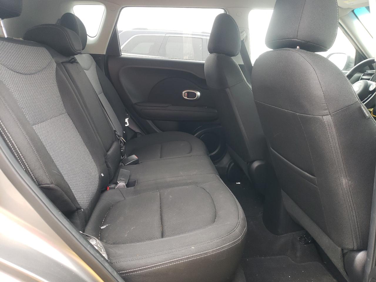 KNDJP3A53J7550264 2018 Kia Soul +