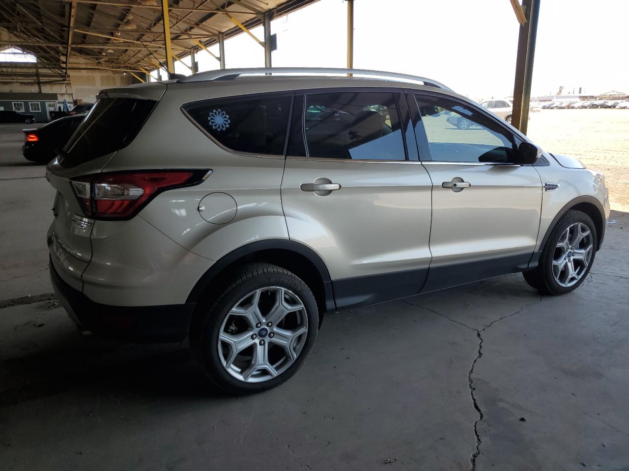 1FMCU9J95HUE74318 2017 Ford Escape Titanium