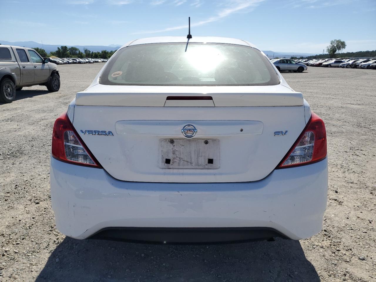 2018 Nissan Versa S vin: 3N1CN7AP3JL806893