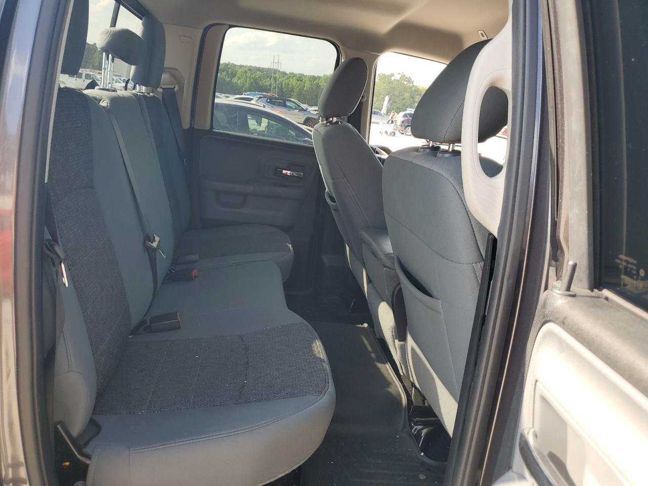 1C6RR7GG5JS311543 2018 Ram 1500 Slt