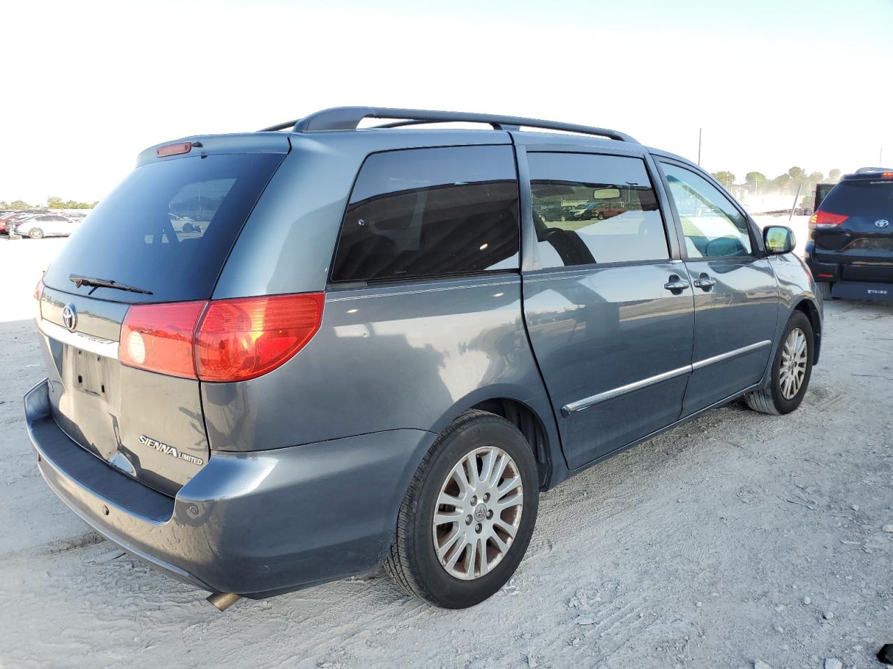 5TDYK4CC0AS331685 2010 Toyota Sienna Xle