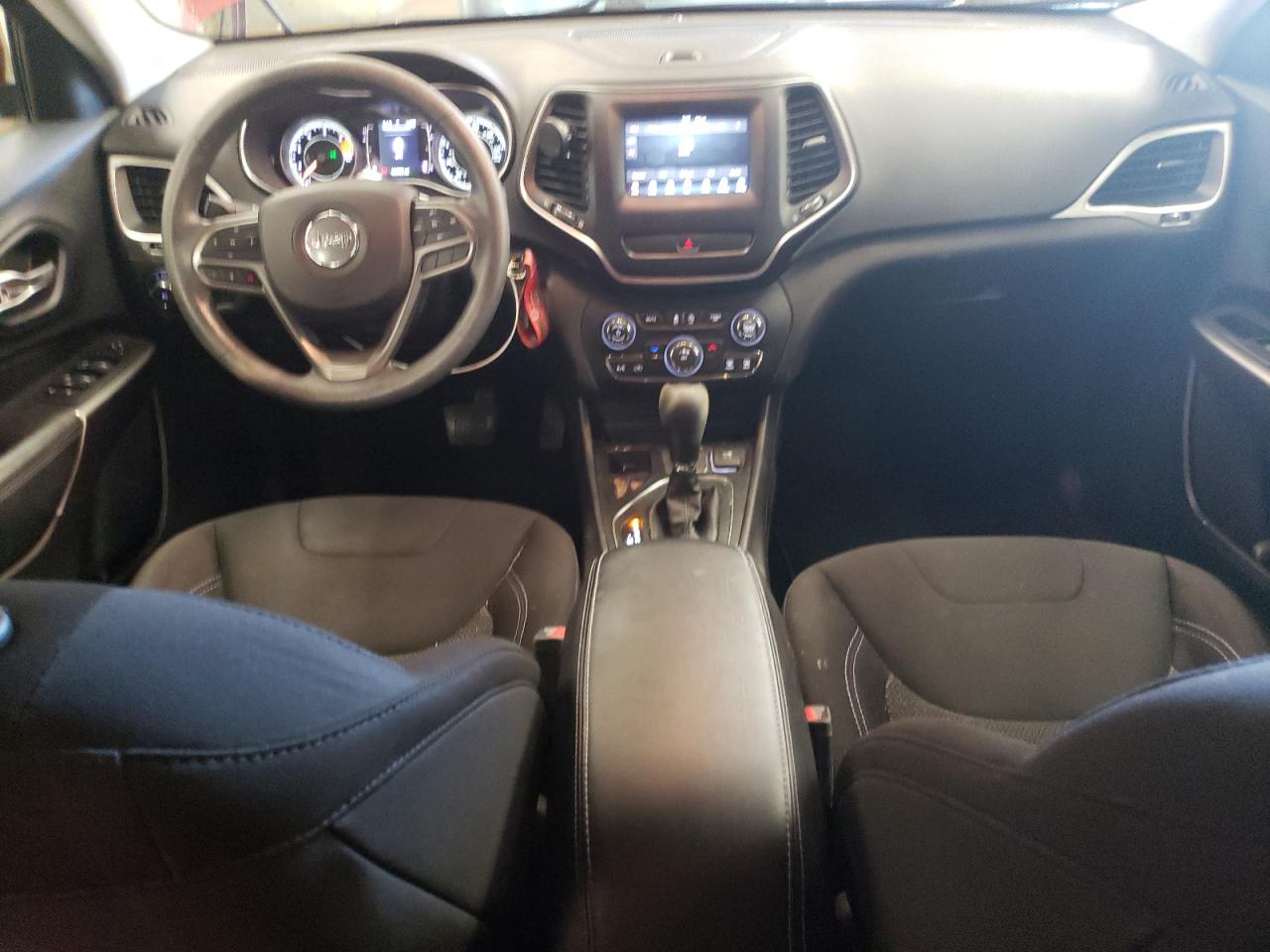 1C4PJLCB0KD159770 2019 Jeep Cherokee Latitude