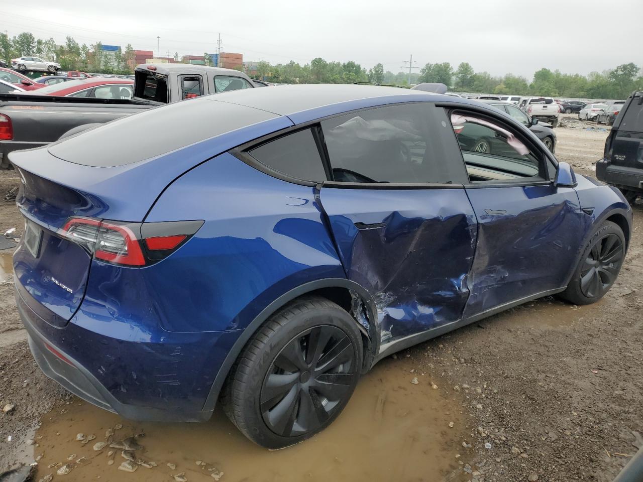 7SAYGDEE4PA102813 2023 Tesla Model Y