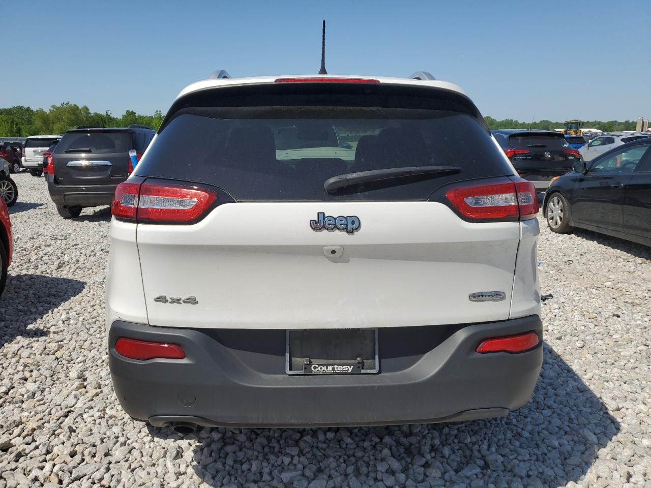 1C4PJMCB5GW111828 2016 Jeep Cherokee Latitude