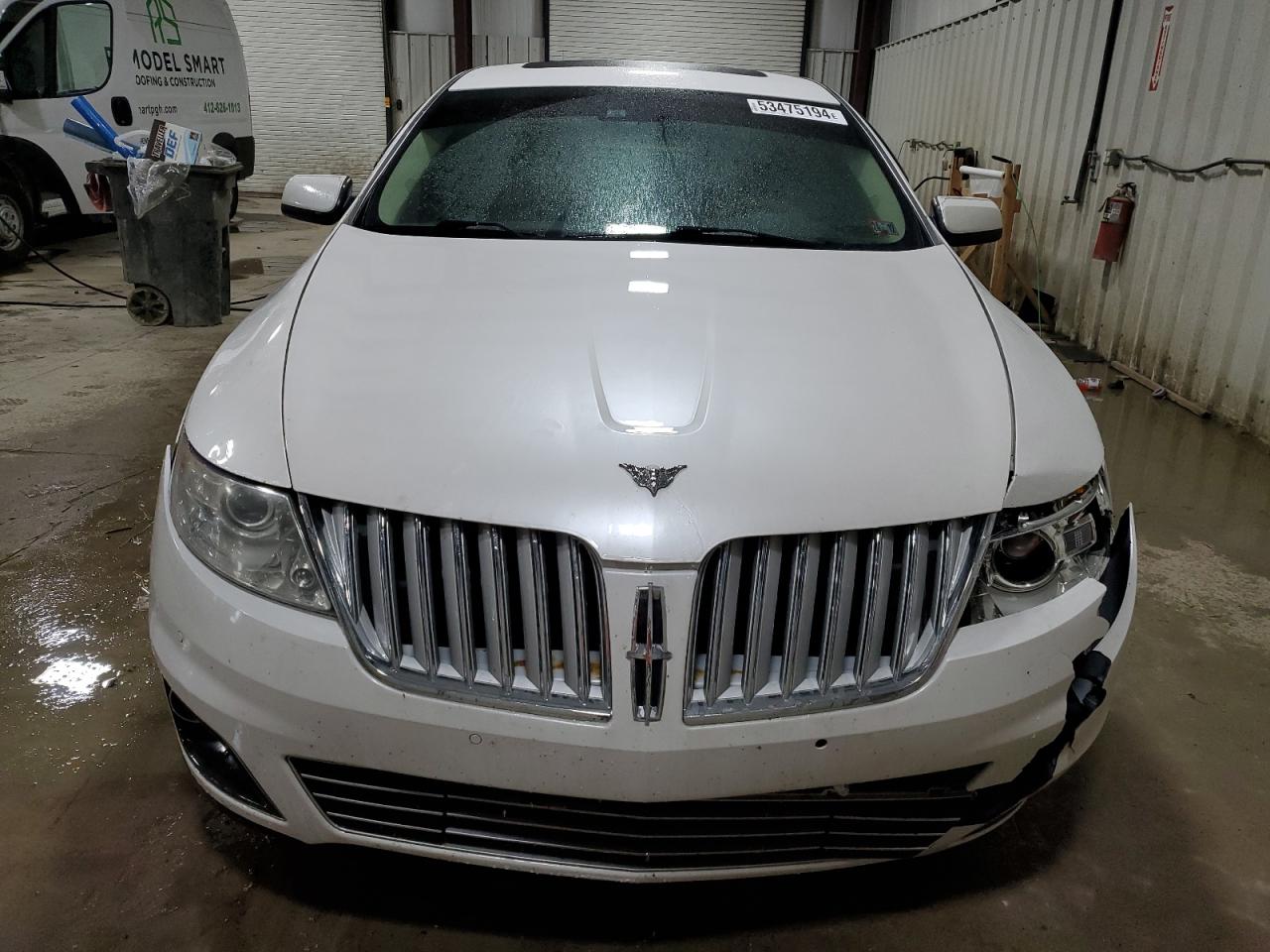 1LNHL9ER8BG607520 2011 Lincoln Mks