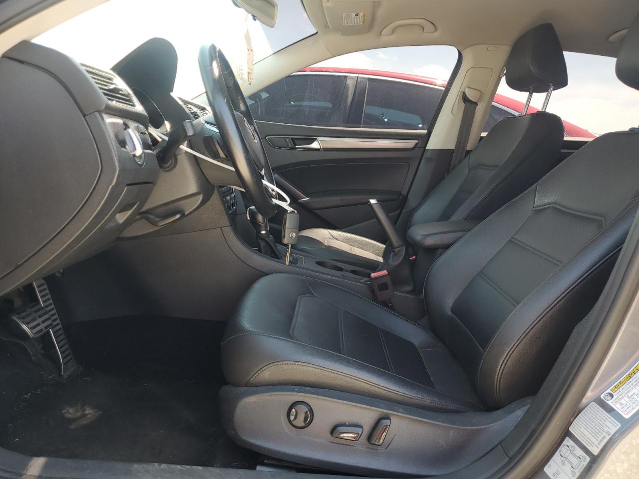 1VWAA7A39JC001647 2018 Volkswagen Passat S