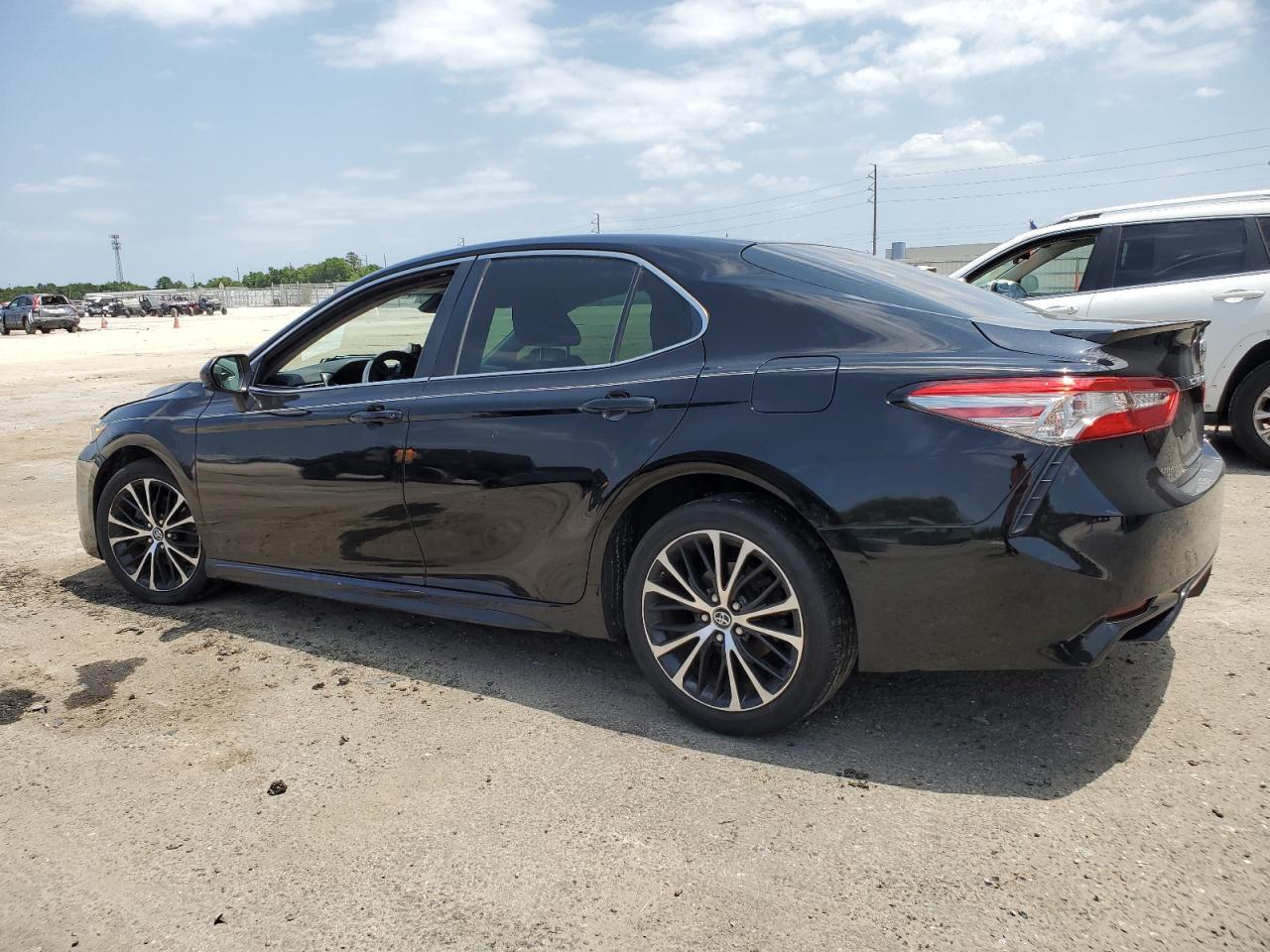 4T1B11HK0JU048007 TOYOTA CAMRY 2018