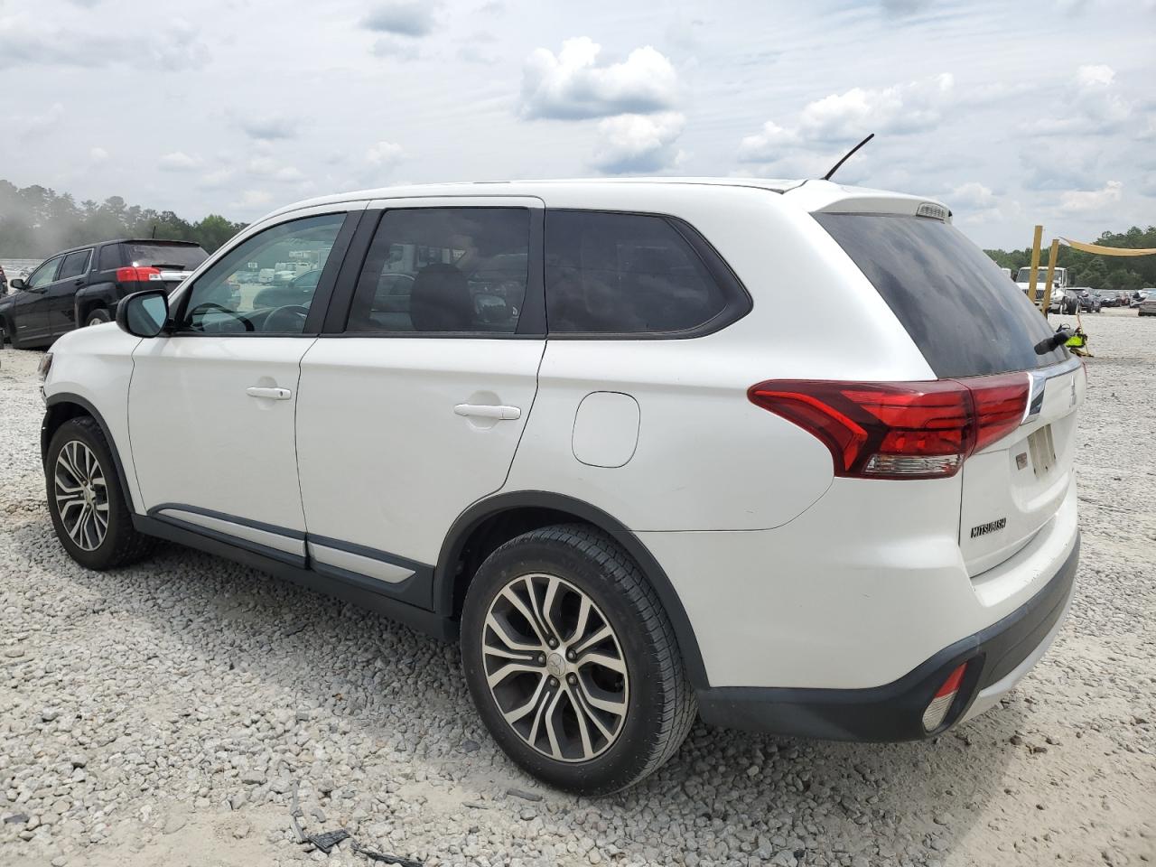 JA4AZ3A31GZ038258 2016 Mitsubishi Outlander Se