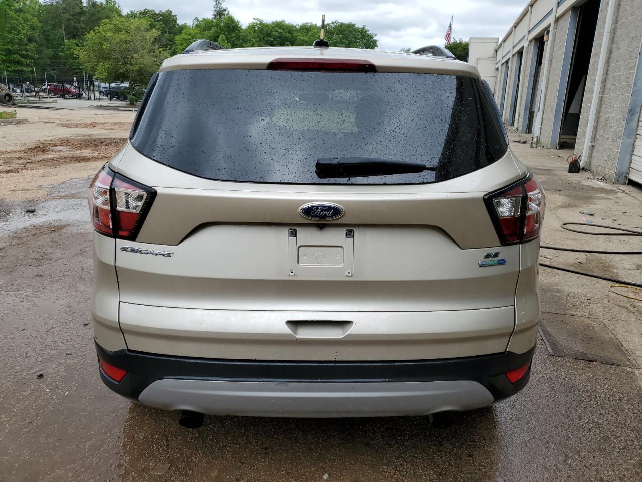 1FMCU9GD2JUB05997 2018 Ford Escape Se