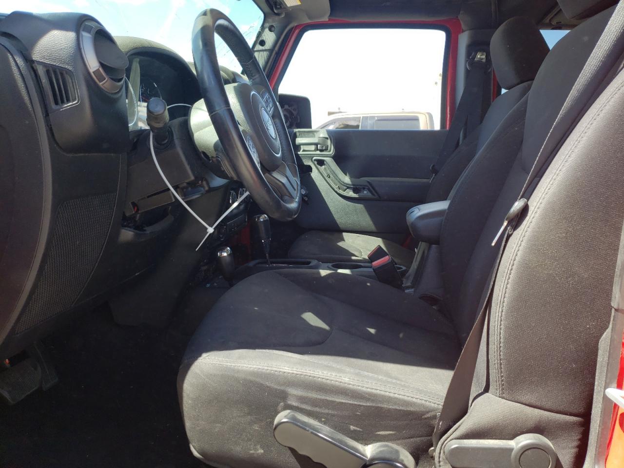 1C4BJWDG5FL570468 2015 Jeep Wrangler Unlimited Sport