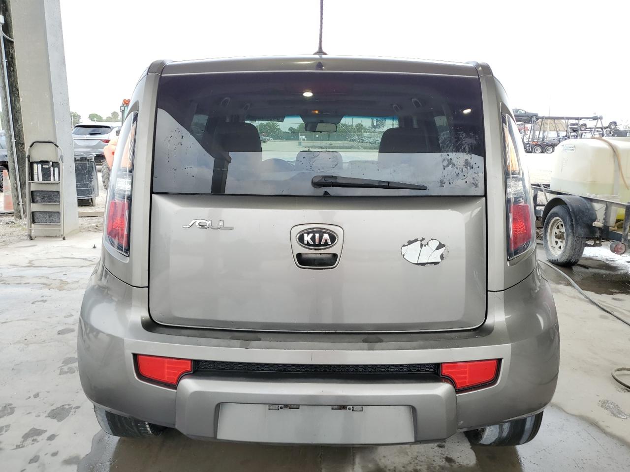 KNDJT2A24B7255140 2011 Kia Soul +