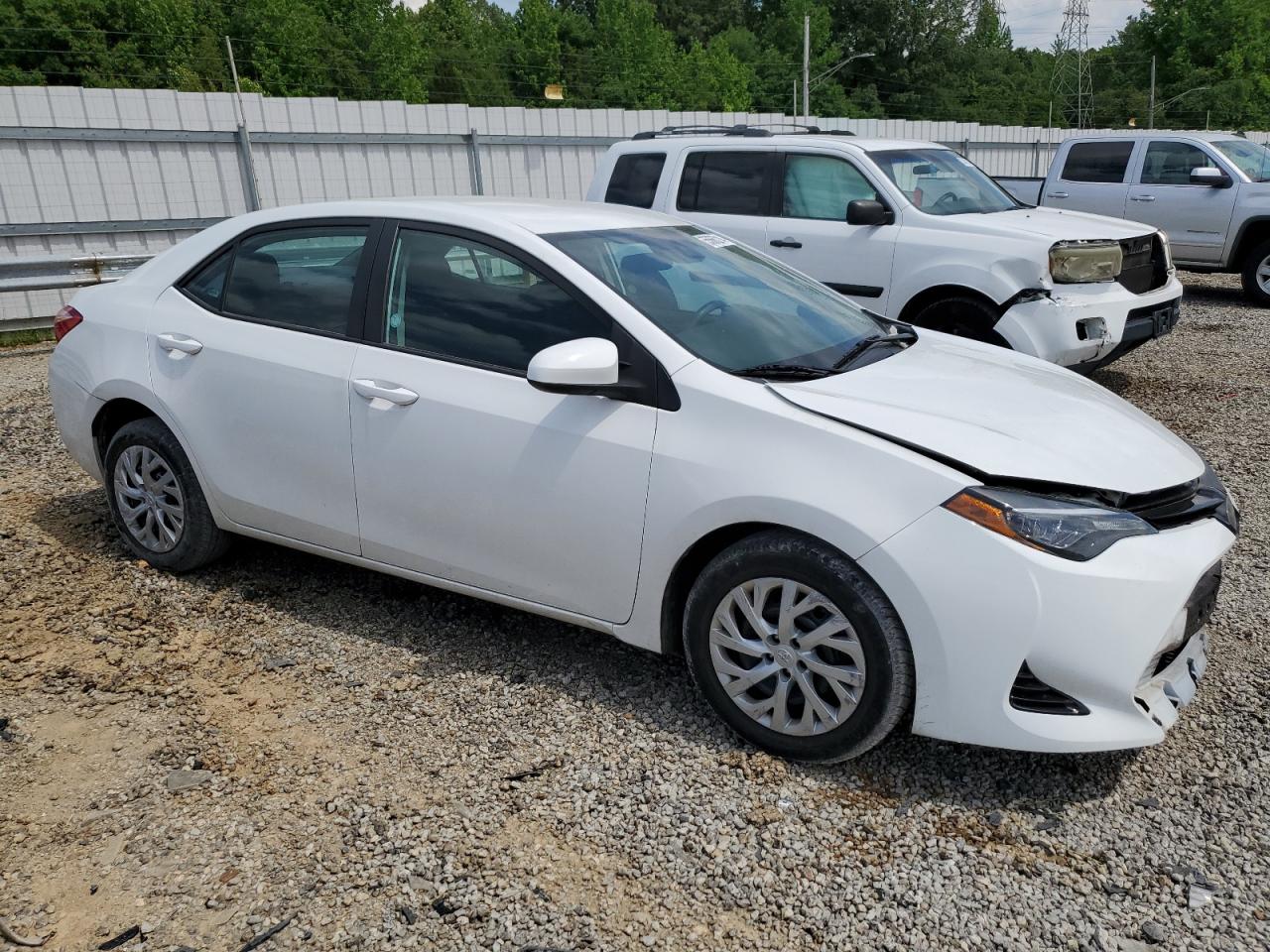 2018 Toyota Corolla L vin: 5YFBURHE2JP777501