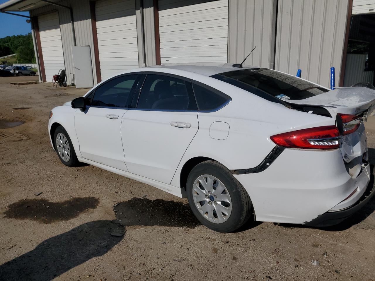 2019 Ford Fusion S vin: 3FA6P0G74KR127576