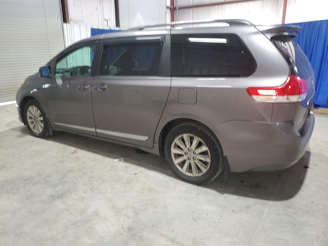 5TDJK3DC2BS018729 2017 Toyota Sienna Le