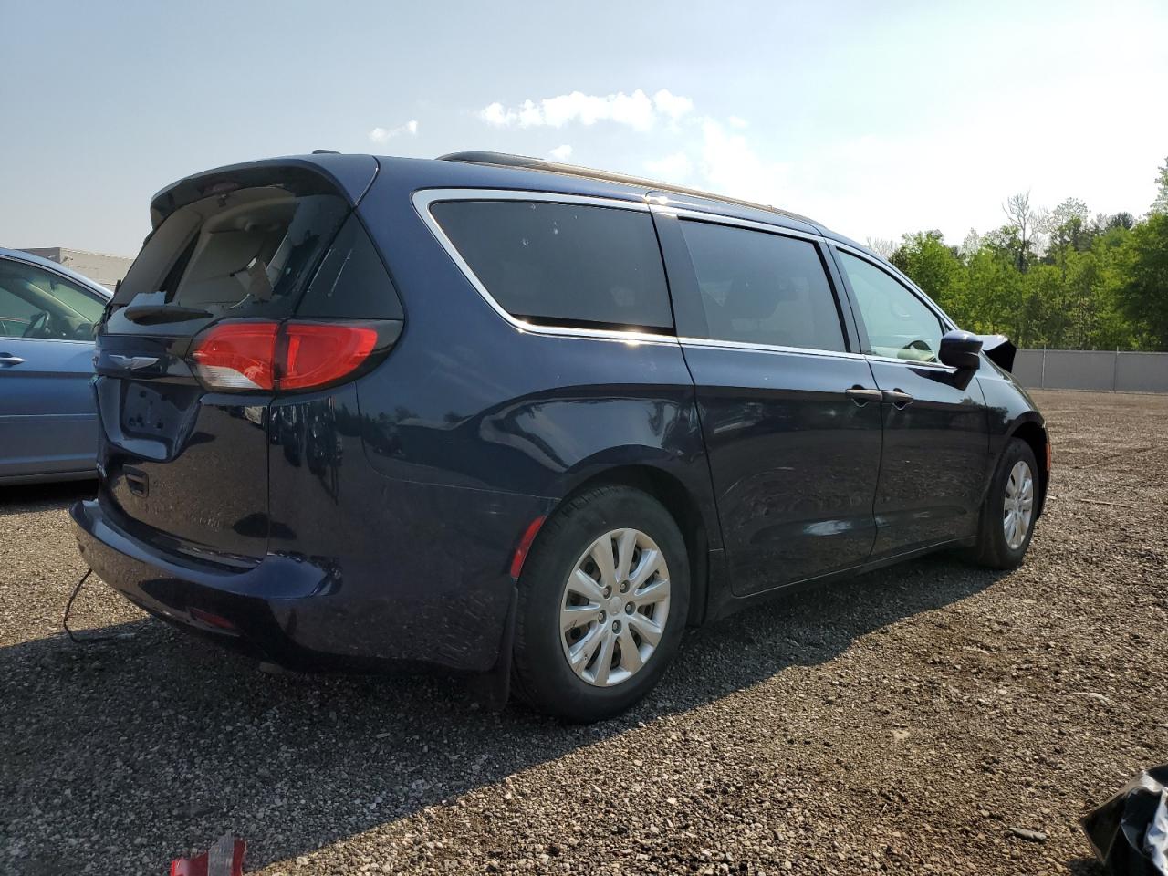 2C4RC1AG3JR132869 2018 Chrysler Pacifica L