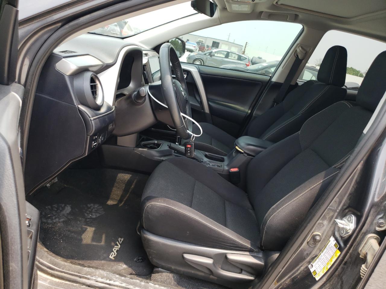 2T3WFREV3HW382646 2017 Toyota Rav4 Xle