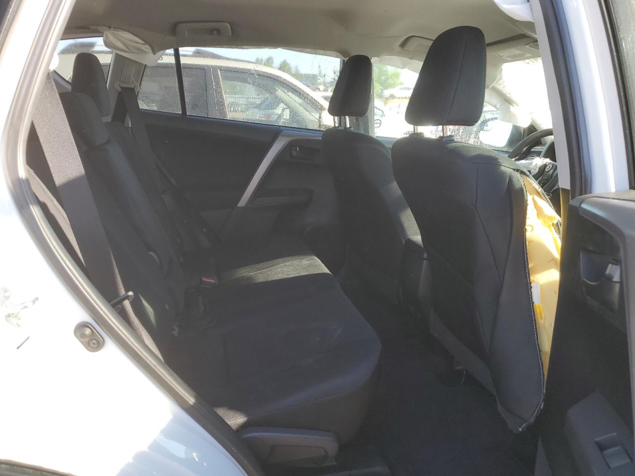 2T3BFREV6HW555381 2017 Toyota Rav4 Le