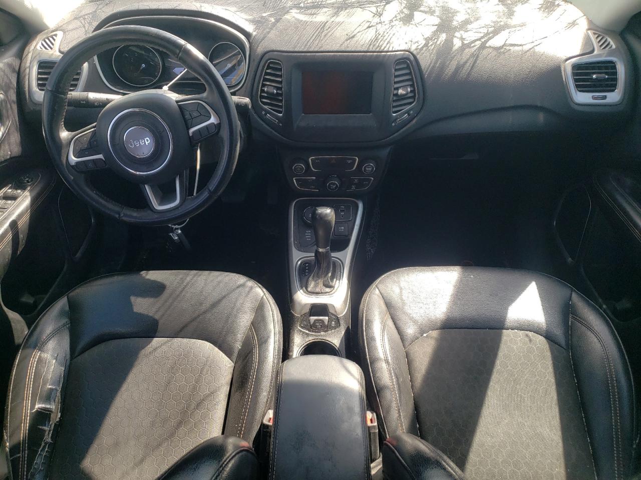 3C4NJDBB4JT455611 2018 Jeep Compass Latitude