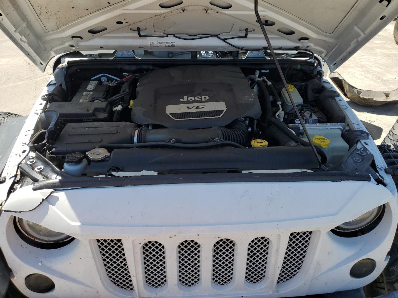 1C4HJWDG2GL202048 2016 Jeep Wrangler Unlimited Sport