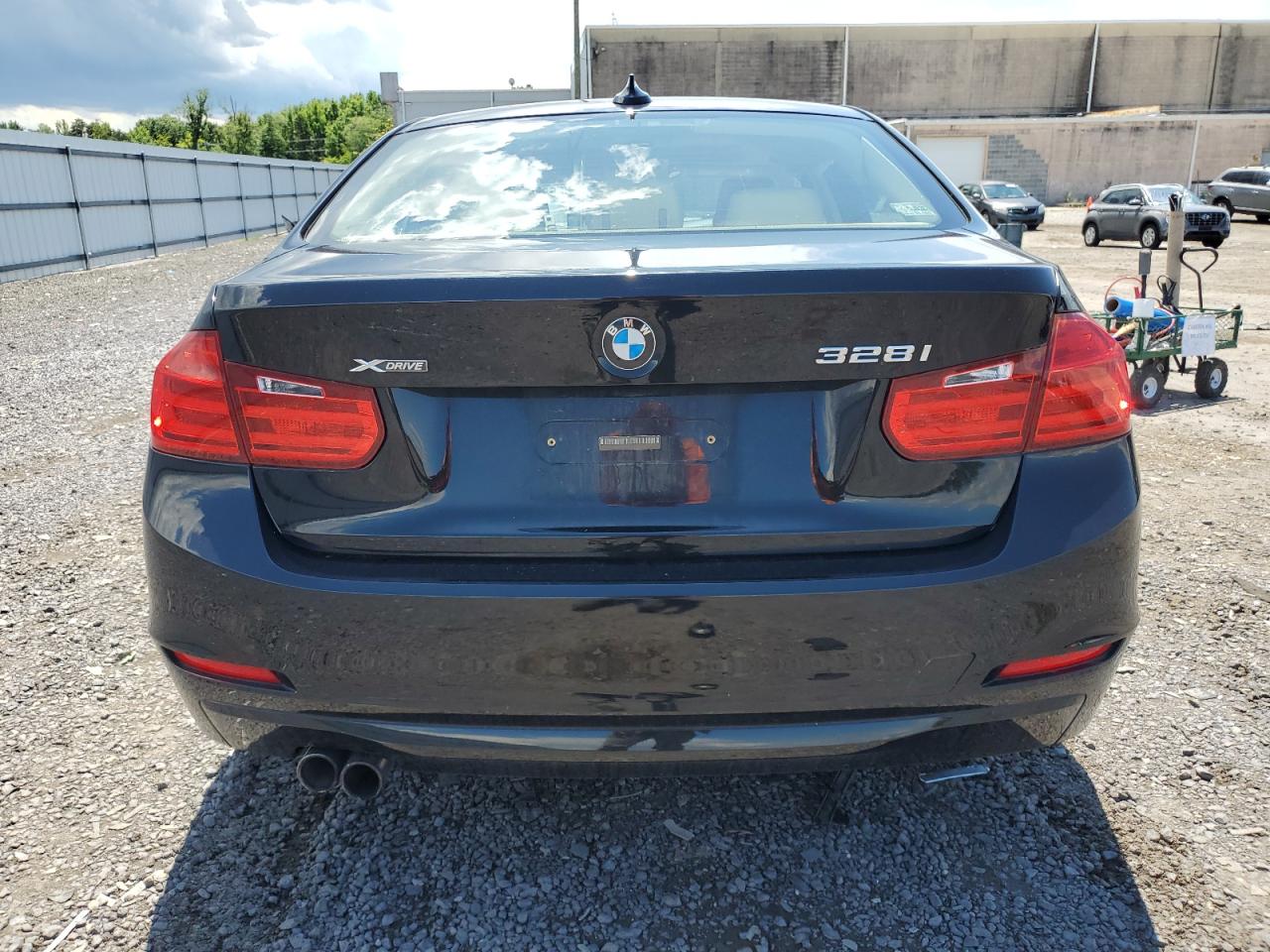 2013 BMW 328 Xi Sulev vin: WBA3B5G56DNS04880