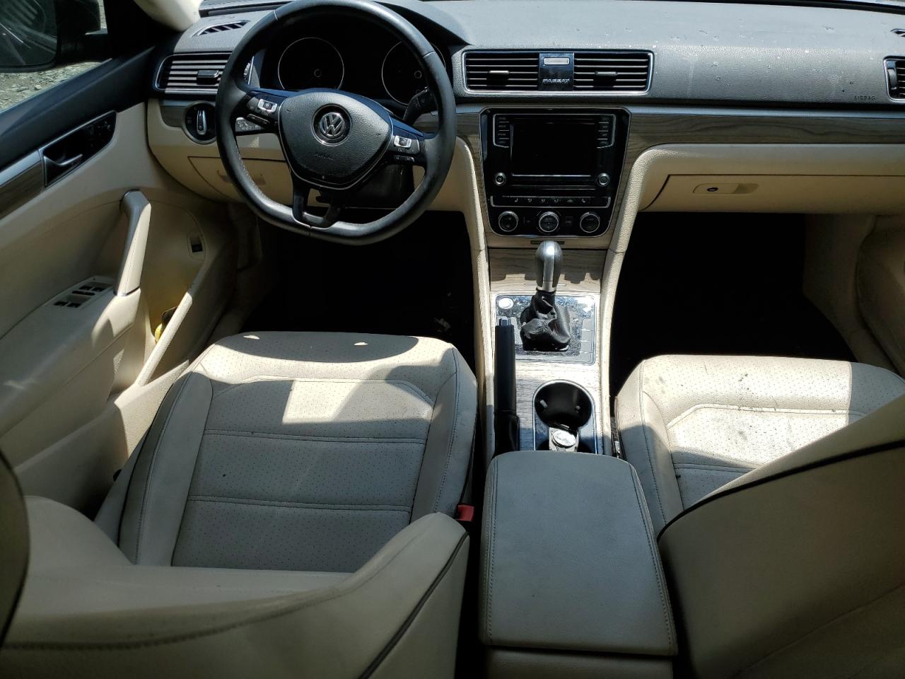 1VWBA7A36JC045450 2018 Volkswagen Passat Se