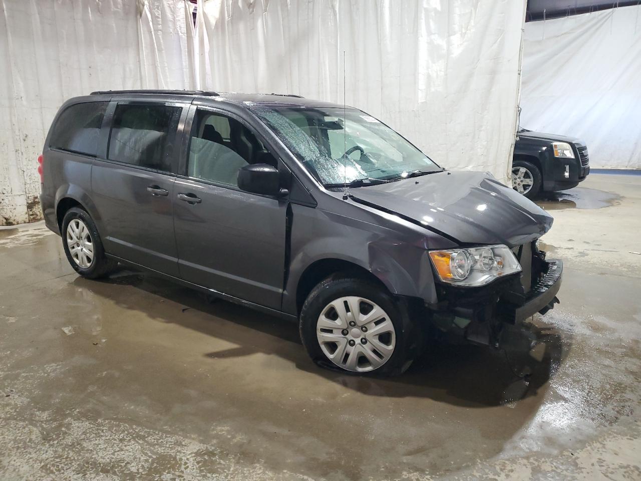 2C4RDGBG1JR150818 2018 Dodge Grand Caravan Se