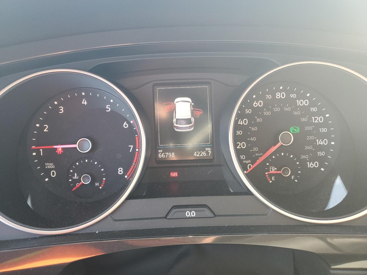 3VV3B7AX1JM063877 2018 Volkswagen Tiguan Se