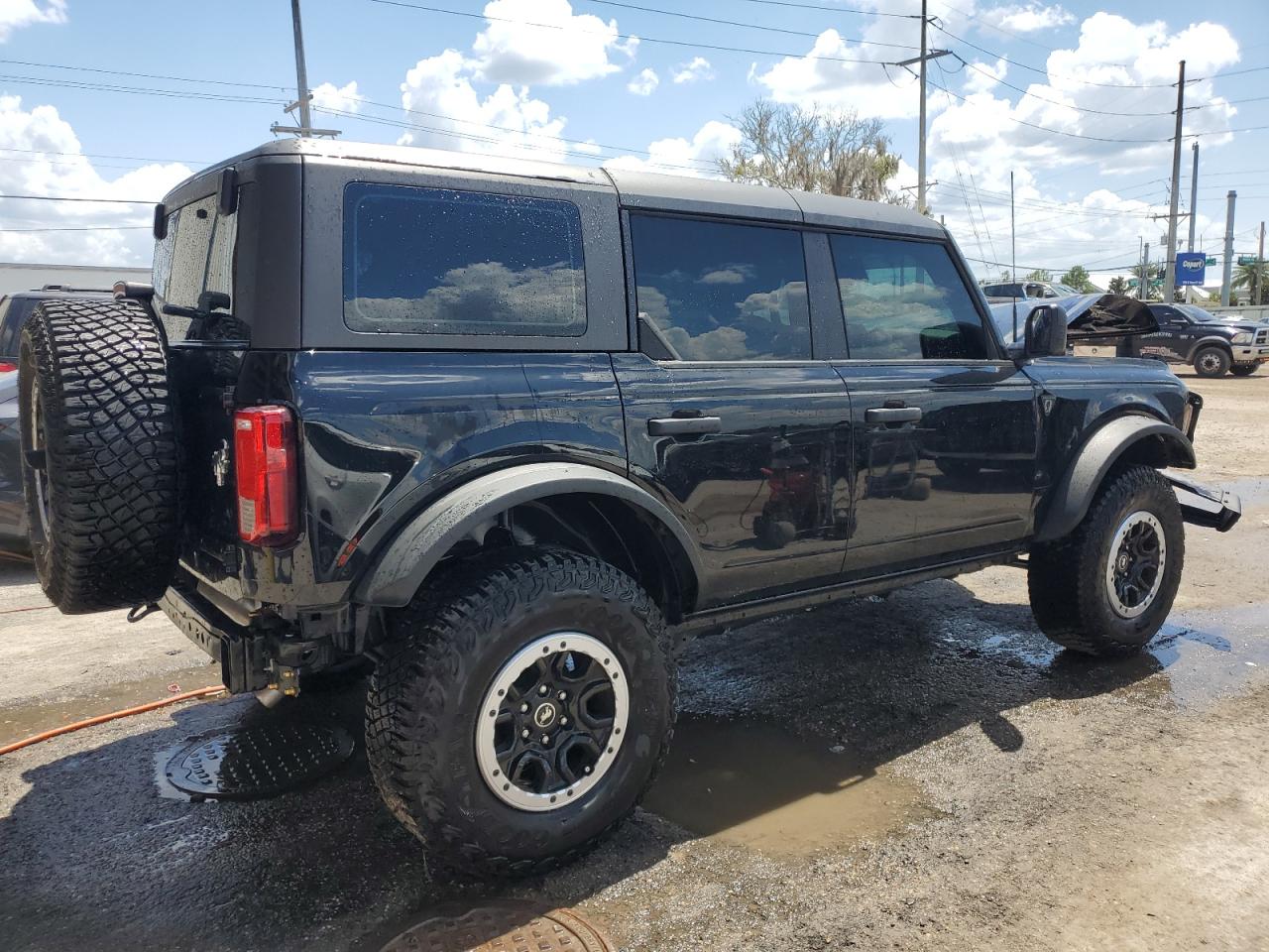 2023 Ford Bronco Base vin: 1FMDE5DH7PLB24979