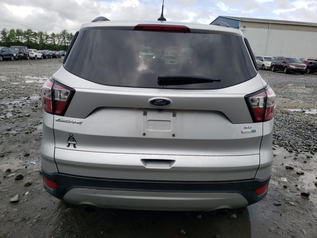 1FMCU9GD6JUD40189 2018 Ford Escape Se