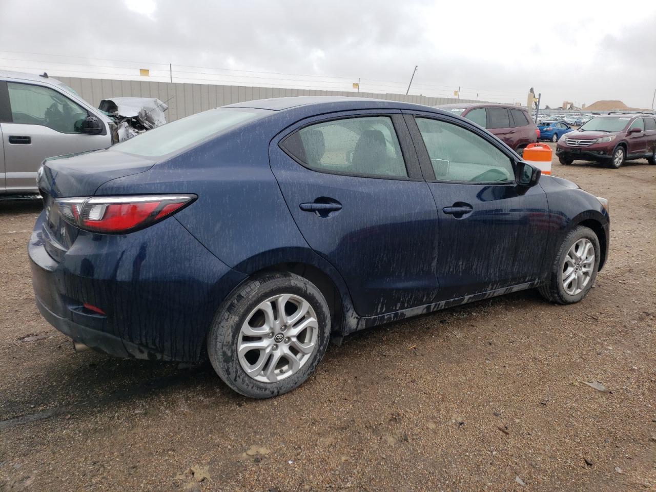 3MYDLBYV7JY326729 2018 Toyota Yaris Ia