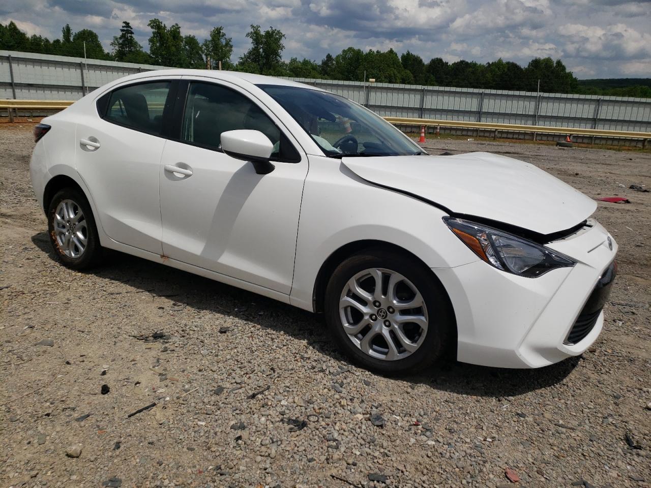 3MYDLBZV2GY134433 2016 Toyota Scion Ia