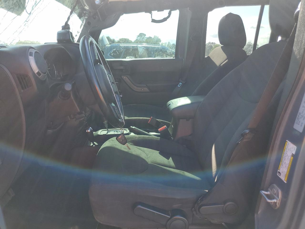 1C4BJWDG6FL692675 2015 Jeep Wrangler Unlimited Sport