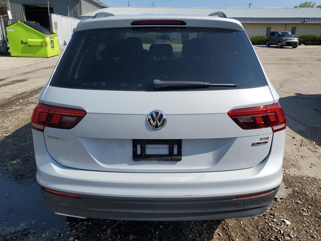 3VV0B7AX7JM018445 2018 Volkswagen Tiguan S