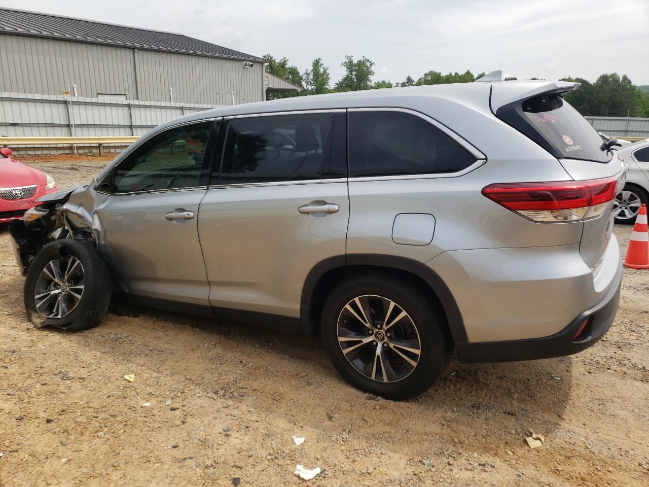 5TDZZRFH8KS350474 2019 Toyota Highlander Le