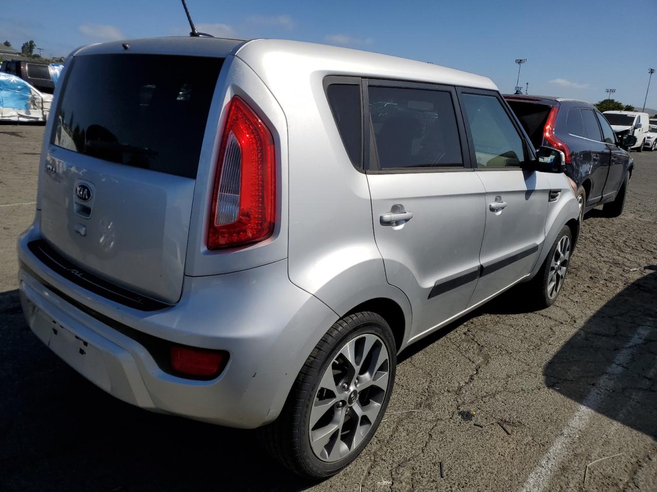 KNDJT2A67D7588115 2013 Kia Soul +