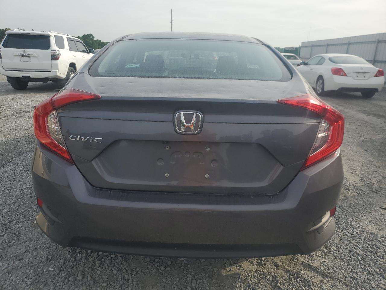 2HGFC2F56JH501831 2018 Honda Civic Lx
