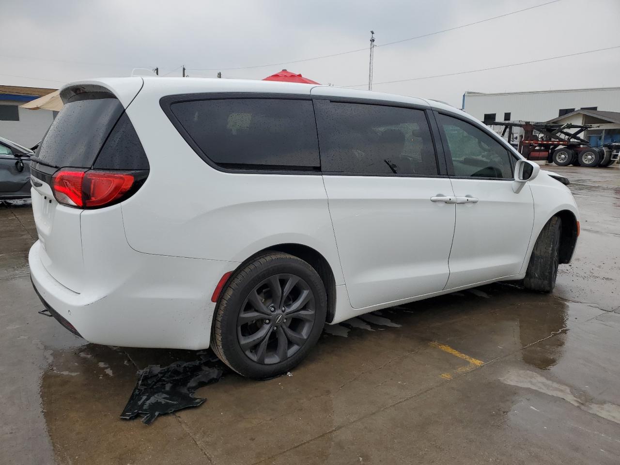 2020 Chrysler Pacifica Touring vin: 2C4RC1FG1LR133918