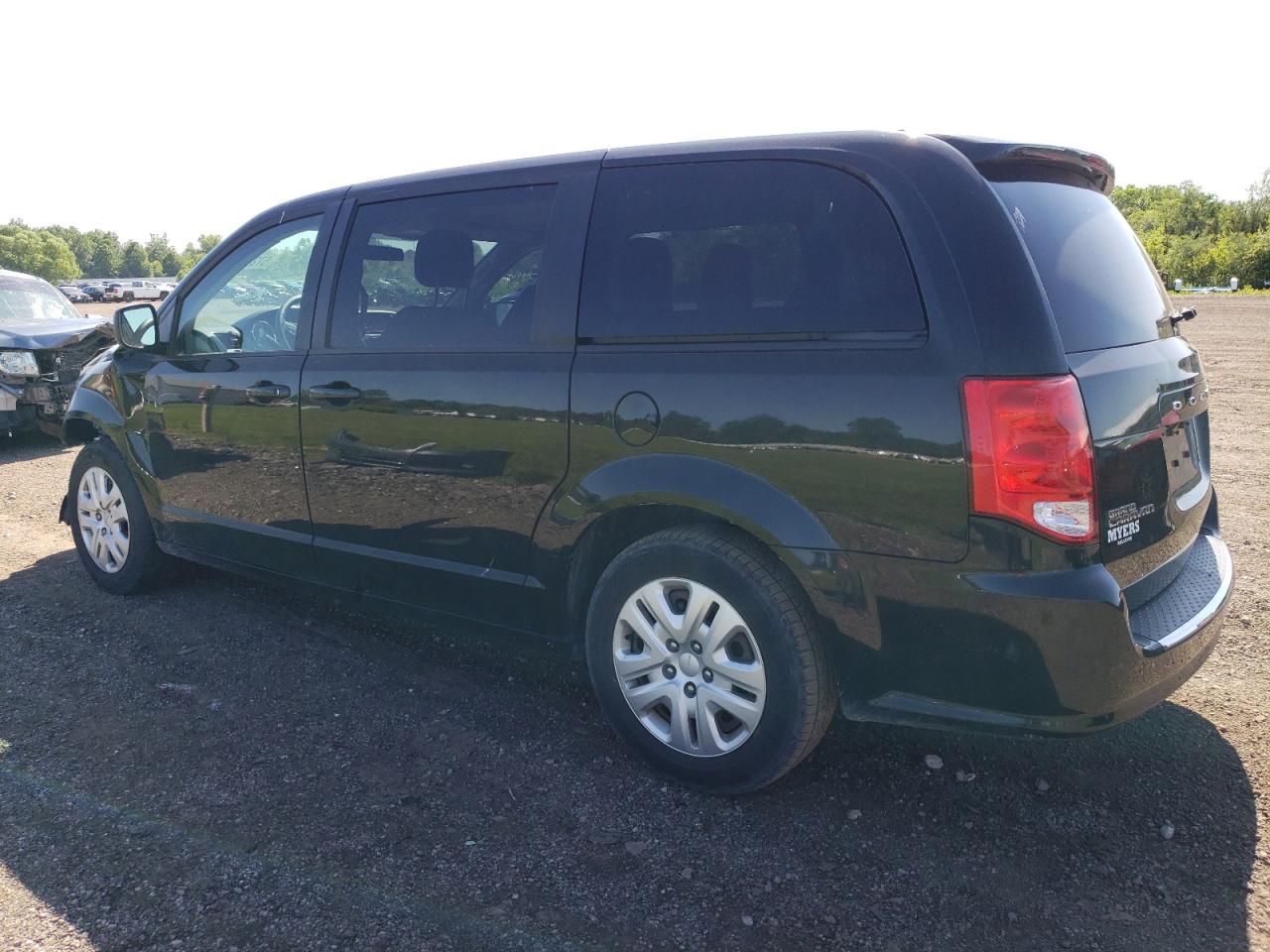 2C4RDGBG4JR136587 2018 Dodge Grand Caravan Se