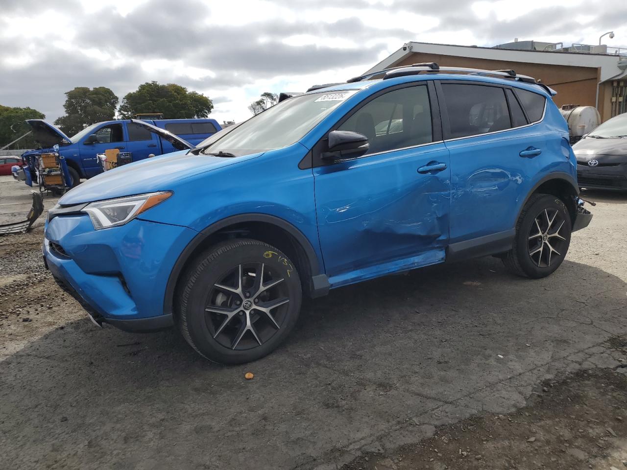 JTMNFREV7JJ208062 2018 Toyota Rav4 Se