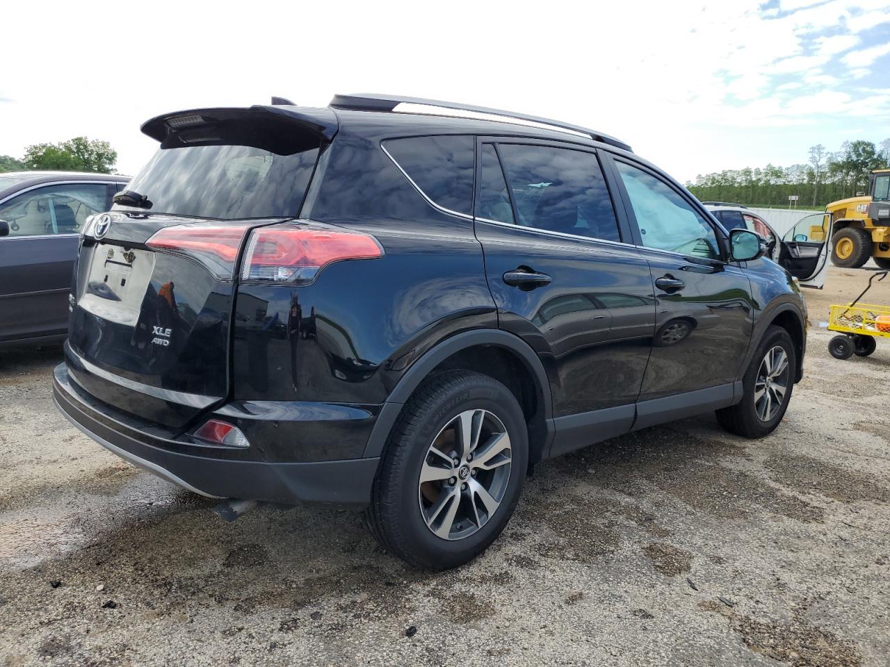 2T3RFREV2JW773810 2018 Toyota Rav4 Adventure