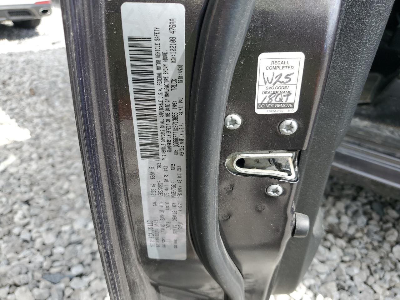 1C6RR7TT1KS713855 2019 Ram 1500 Classic Slt