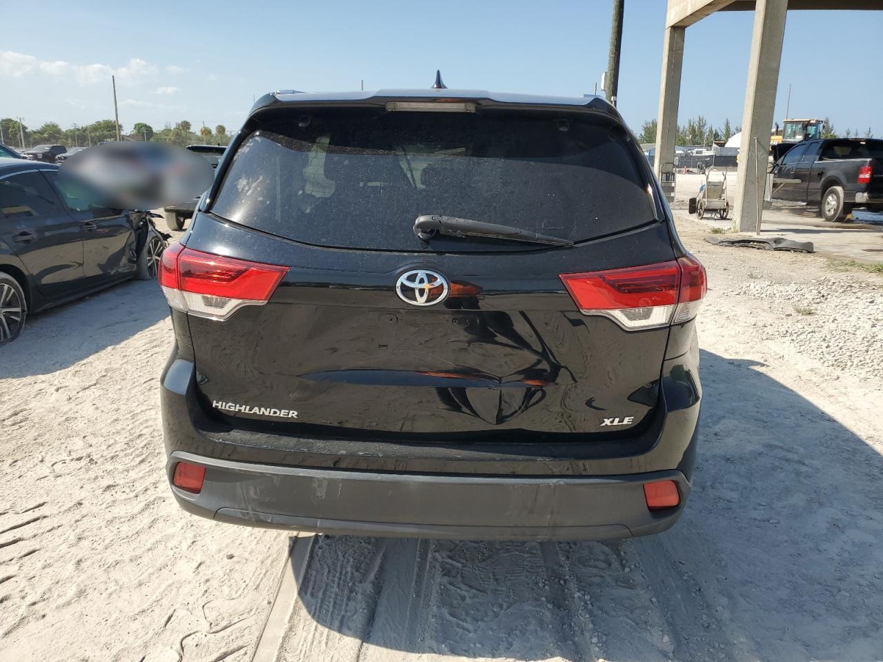 5TDKZRFH8KS570988 2019 Toyota Highlander Se