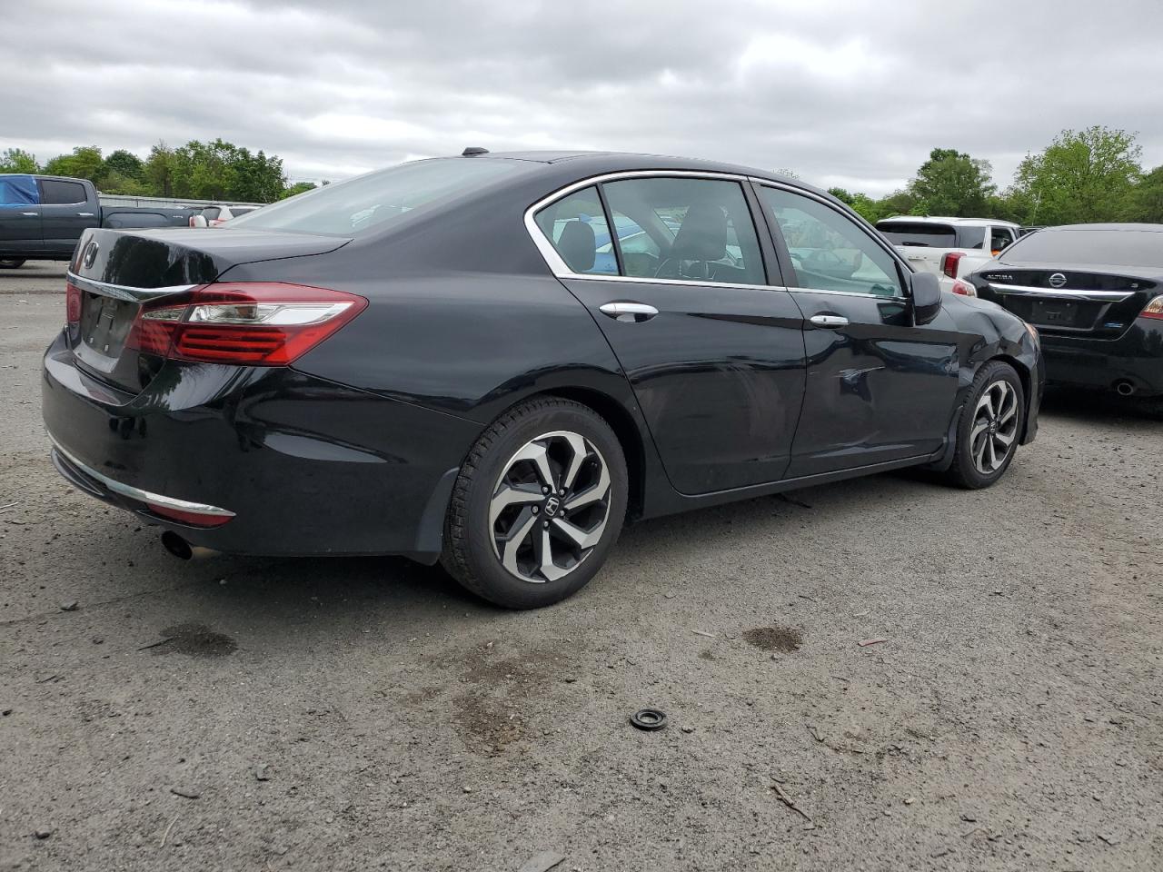 1HGCR2F84HA008993 2017 Honda Accord Exl