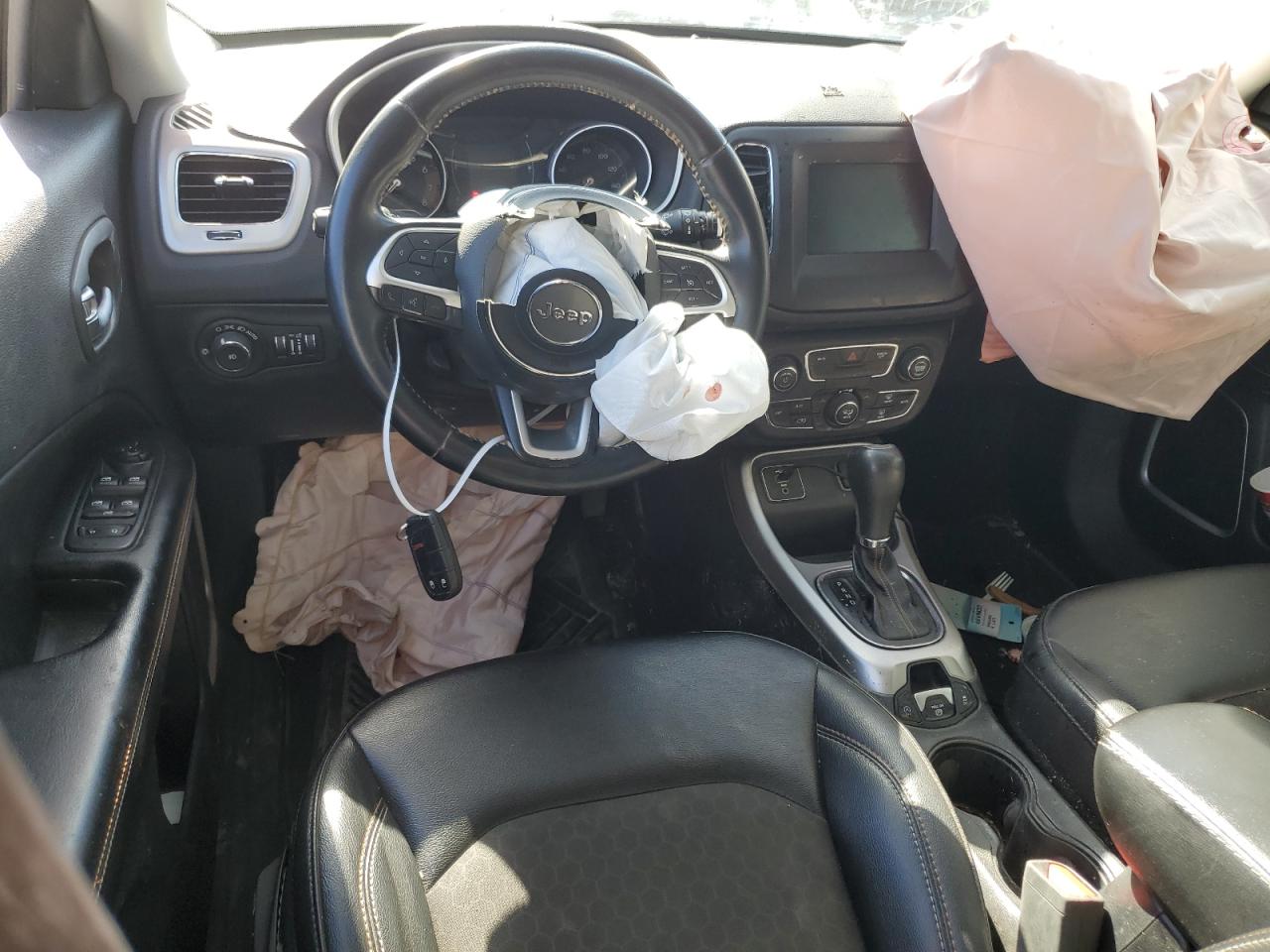 3C4NJCBB0KT843978 2019 Jeep Compass Latitude