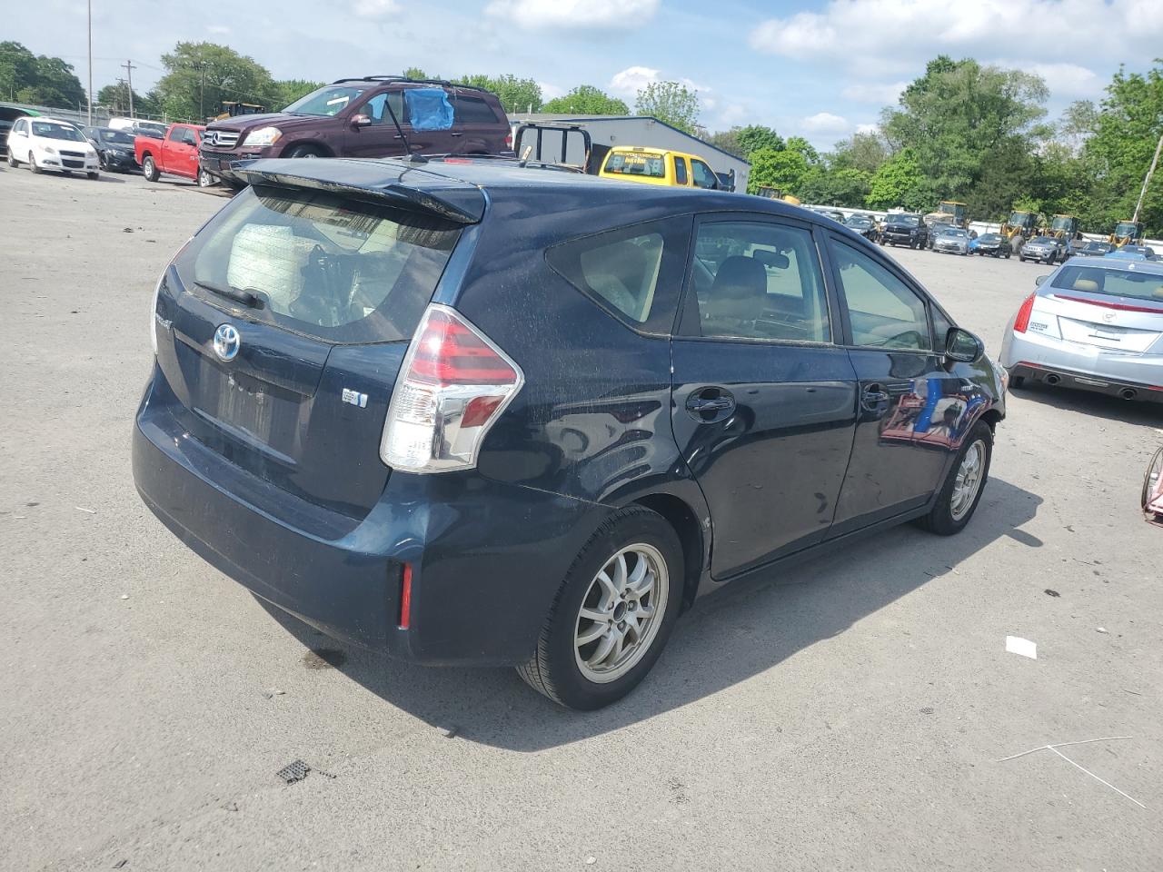 JTDZN3EU5HJ065244 2017 Toyota Prius V