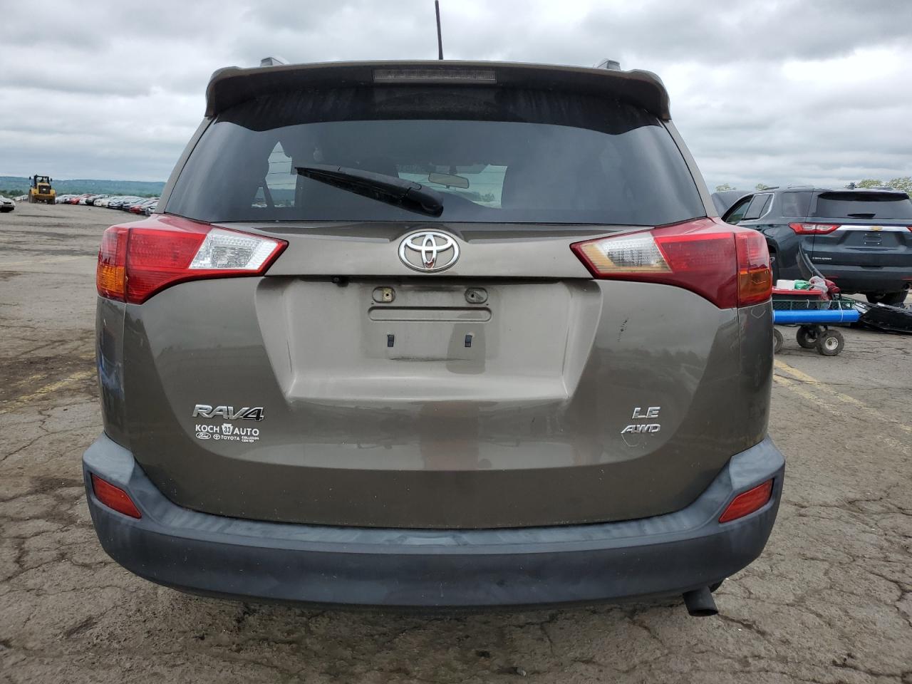 2T3BFREV0FW258703 2015 Toyota Rav4 Le