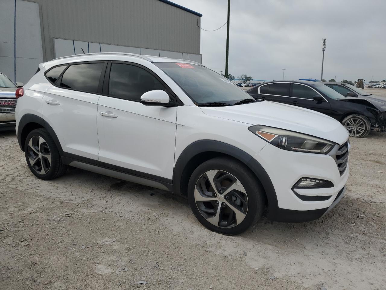 KM8J33A21HU283506 2017 Hyundai Tucson Limited