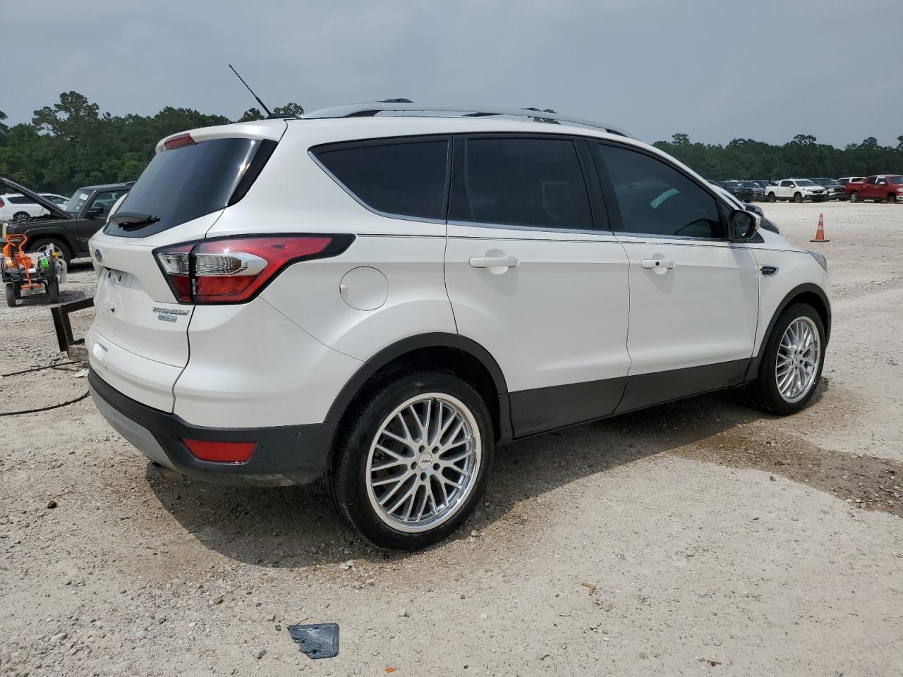 1FMCU0J98HUC10022 2017 Ford Escape Titanium