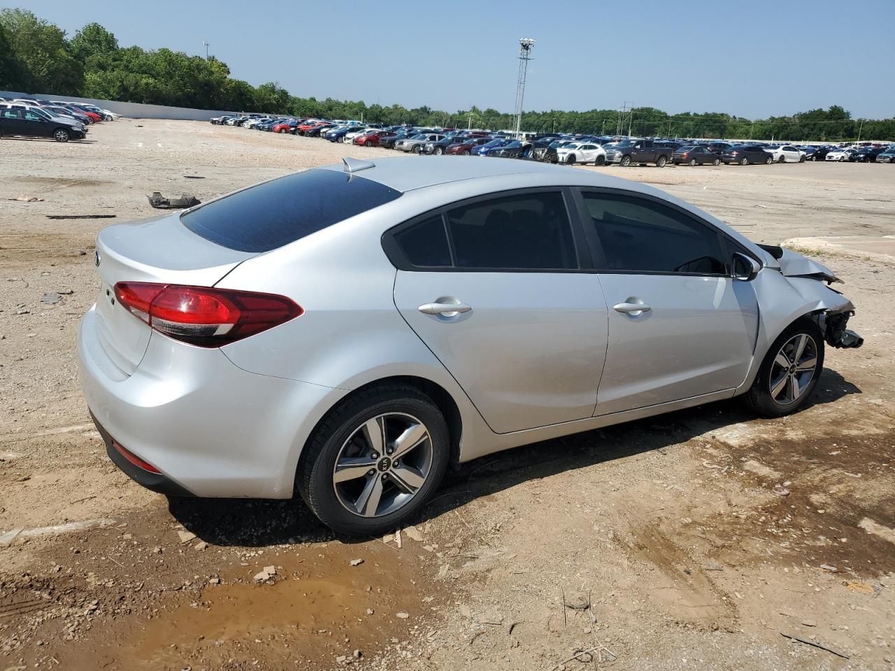 3KPFL4A7XJE257261 2018 Kia Forte Lx