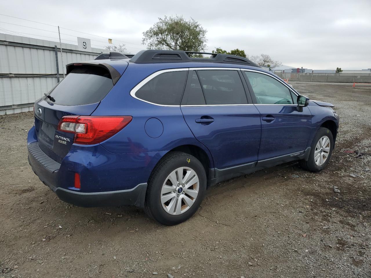 4S4BSAFC7H3200843 2017 Subaru Outback 2.5I Premium